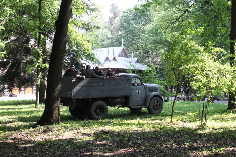 В Івано-Франківську відбулися Марш Слави УПА та реконструкція бою вояків УПА проти Вермахту 