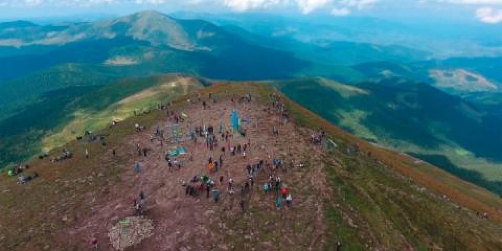 Оля из Украины покажет свою страсть на просторах Карпатских гор Оля из Украины покажет свою страсть на просторах Карпатских гор